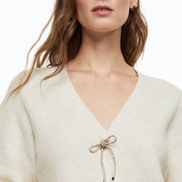 💥LAST ONE💥 NWT H&M rhinestone bow cardigan in CREAM - Picture 4 of 7